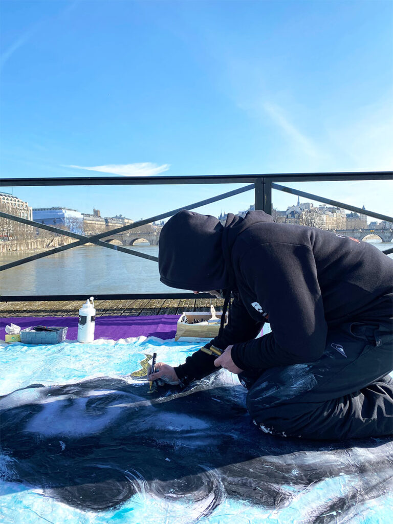 Llona avec SWeb au pont des Arts Paris.jpg